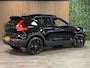 Volvo EX40 Single Motor Extended Range Ultra Black Ed. 82 kWh | 100% SoH | Trekhaak | Schuifdak | 360° Camera | Harman Kardon | Adaptieve Cruise Control | Bestuurdersstoel elektrisch geheugen | Stoel en Stuurwielverwarming | 20 Inch | Passagiersstoel elektrisch | Microtech / alcantara bekleding met wit stiksel en bies | Zitting verlenging voorstoelen | Pilot Assist | BLIS Dode Hoek Detectie | Warmtepomp | Google Infotainment | Keyless Drive | Verlichtingspack 2 | Parkeersensoren voor+achter | Privacy Glass | Elektrisch bedienbare achterklep | Draadloos telefoon opladen | DAB Radio | Apple Carplay/Android Auto | Volvo On Call met mobiele App functie | Onyx Black Metallic |