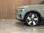 Volvo XC40 Single Motor Extended Range Ultimate 82 kWh | 97% SoH | Trekhaak | Schuifdak | 360° Camera | Harman Kardon | Adaptieve Cruise Control | Bestuurdersstoel elektrisch geheugen | Stoel en Stuurwielverwarming | 20 Inch | Passagiersstoel elektrisch | Microtech / alcantara bekleding met wit stiksel en bies | Zitting verlenging voorstoelen | Pilot Assist | BLIS Dode Hoek Detectie | Warmtepomp | Google Infotainment | Keyless Drive | Verlichtingspack 2 | Parkeersensoren voor+achter | Privacy Glass | Elektrisch bedienbare achterklep | Breedstralers in voorbumper | Draadloos telefoon opladen | DAB Radio | Apple Carplay/Android Auto | Volvo On Call met mobiele App functie | Sage Green Metallic |