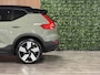 Volvo XC40 Single Motor Extended Range Ultimate 82 kWh | 97% SoH | Trekhaak | Schuifdak | 360° Camera | Harman Kardon | Adaptieve Cruise Control | Bestuurdersstoel elektrisch geheugen | Stoel en Stuurwielverwarming | 20 Inch | Passagiersstoel elektrisch | Microtech / alcantara bekleding met wit stiksel en bies | Zitting verlenging voorstoelen | Pilot Assist | BLIS Dode Hoek Detectie | Warmtepomp | Google Infotainment | Keyless Drive | Verlichtingspack 2 | Parkeersensoren voor+achter | Privacy Glass | Elektrisch bedienbare achterklep | Breedstralers in voorbumper | Draadloos telefoon opladen | DAB Radio | Apple Carplay/Android Auto | Volvo On Call met mobiele App functie | Sage Green Metallic |