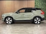 Volvo XC40 Single Motor Extended Range Ultimate 82 kWh | 97% SoH | Trekhaak | Schuifdak | 360° Camera | Harman Kardon | Adaptieve Cruise Control | Bestuurdersstoel elektrisch geheugen | Stoel en Stuurwielverwarming | 20 Inch | Passagiersstoel elektrisch | Microtech / alcantara bekleding met wit stiksel en bies | Zitting verlenging voorstoelen | Pilot Assist | BLIS Dode Hoek Detectie | Warmtepomp | Google Infotainment | Keyless Drive | Verlichtingspack 2 | Parkeersensoren voor+achter | Privacy Glass | Elektrisch bedienbare achterklep | Breedstralers in voorbumper | Draadloos telefoon opladen | DAB Radio | Apple Carplay/Android Auto | Volvo On Call met mobiele App functie | Sage Green Metallic |