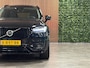 Volvo XC90 T8 AWD Recharge Ultimate Dark | Luchtvering | Trekhaak | 360° Camera | Head-Up Display | Harman Kardon | 455pk | Adaptieve Cruise Control | Stoelverwarming voor+achter | Stuurwielverwarming | Schuifdak | Full LED Meesturende koplampen | Pilot Assist | BLIS Dode Hoek Detectie | Alcantara hemelbekleding | Lederen zonnekleppen en handgrepen | Elektrische voorstoelen geheugen | Lederen bekleding | Zitting verlenging voorstoelen | Lederen dashboard | 20 Inch | Google Infotainment | Keyless Drive | Privacy Glass | Elektrisch bedienbare achterklep | Geïntegreerd kinderzitje achterin | Geïntegreerde zongordijnen achterportieren | Verlichte instaplijsten | 7-Persoons | 4-Zone Climate Control | DAB Radio | Apple Carplay/Android Auto | Alarm Klasse III | Draadloos telefoon opladen | Volvo On Call met mobiele App functie | Onyx Black Metallic |