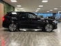 Volvo XC90 T8 AWD Recharge Ultimate Dark | Luchtvering | Trekhaak | 360° Camera | Head-Up Display | Harman Kardon | 455pk | Adaptieve Cruise Control | Stoelverwarming voor+achter | Stuurwielverwarming | Schuifdak | Full LED Meesturende koplampen | Pilot Assist | BLIS Dode Hoek Detectie | Alcantara hemelbekleding | Lederen zonnekleppen en handgrepen | Elektrische voorstoelen geheugen | Lederen bekleding | Zitting verlenging voorstoelen | Lederen dashboard | 20 Inch | Google Infotainment | Keyless Drive | Privacy Glass | Elektrisch bedienbare achterklep | Geïntegreerd kinderzitje achterin | Geïntegreerde zongordijnen achterportieren | Verlichte instaplijsten | 7-Persoons | 4-Zone Climate Control | DAB Radio | Apple Carplay/Android Auto | Alarm Klasse III | Draadloos telefoon opladen | Volvo On Call met mobiele App functie | Onyx Black Metallic |