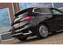 BMW 2-Serie Active Tourer 230e xDrive Luxury Line | 1e eigenaar | BTW auto | Driving Assistant | Harman Kardon | 360 camera | Panoramadak | Head-up | M-sportstuur | Keyless entry
