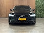 Volvo V60 T6 AWD Recharge R-Design Long Range | Schuifdak | Trekhaak | Adaptieve Cruise Control | Stoel en Stuurwielverwarming | Pilot Assist | Parkeercamera | Full LED Meesturende koplampen | Elektrische voorstoelen geheugen | R-Design contour stoelen met wit stiksel en bies | Zitting verlenging voorstoelen | 18 Inch | Keyless Drive | Parkeersensoren voor+achter | Privacy Glass | Elektrisch bedienbare achterklep | DAB Radio | Apple Carplay/Android Auto | Volvo On Call met mobiele App functie | Onyx Black Metallic |