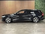 Volvo V60 T6 AWD Recharge R-Design Long Range | Schuifdak | Trekhaak | Adaptieve Cruise Control | Stoel en Stuurwielverwarming | Pilot Assist | Parkeercamera | Full LED Meesturende koplampen | Elektrische voorstoelen geheugen | R-Design contour stoelen met wit stiksel en bies | Zitting verlenging voorstoelen | 18 Inch | Keyless Drive | Parkeersensoren voor+achter | Privacy Glass | Elektrisch bedienbare achterklep | DAB Radio | Apple Carplay/Android Auto | Volvo On Call met mobiele App functie | Onyx Black Metallic |