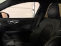 Volvo V60 T6 AWD Recharge R-Design Long Range | Schuifdak | Trekhaak | Adaptieve Cruise Control | Stoel en Stuurwielverwarming | Pilot Assist | Parkeercamera | Full LED Meesturende koplampen | Elektrische voorstoelen geheugen | R-Design contour stoelen met wit stiksel en bies | Zitting verlenging voorstoelen | 18 Inch | Keyless Drive | Parkeersensoren voor+achter | Privacy Glass | Elektrisch bedienbare achterklep | DAB Radio | Apple Carplay/Android Auto | Volvo On Call met mobiele App functie | Onyx Black Metallic |