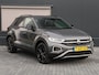 Volkswagen T-Roc 1.5 TSI Style 150 pk DSG | Black Style | Trekhaak | Beats Audio | Camera | Navigatie | LED | Keyless | Adaptieve Cruise control