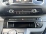 Opel Vivaro 2.0 CDTI L2H1 Dubbele schuifdeur Parkeerhulp voor en achter Achteruitrijcamera Airco Cruise control Kastinrichting Imperiaal Apple Carplay Bluetooth telefoon voorbereiding 3-Persoons Euro 6