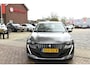 Peugeot 208 100 Pk Benzine Luxe Allure * Navigatie * Climate & Cruise Control * L.M. Velgen * Keyless Start * 1/2 Lederen Interieur * DAB Radio * Parkeersensoren * Vingerhoets; Vierde Generatie Eersteklas Service. Al meer dan 100 jaar een begrip in de Brabantse Kempen.