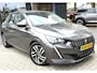 Peugeot 208 100 Pk Benzine Luxe Allure * Navigatie * Climate & Cruise Control * L.M. Velgen * Keyless Start * 1/2 Lederen Interieur * DAB Radio * Parkeersensoren * Vingerhoets; Vierde Generatie Eersteklas Service. Al meer dan 100 jaar een begrip in de Brabantse Kempen.