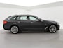 BMW 5-Serie Touring 520i H.E. 184 PK AUT. LUXURY LINE + COMFORTZETELS | AFN. TREKHAAK | PANORAMA | LIVE COCKPIT | ADAPTIVE CRUISE