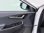 Kia EV6 Plus Advanced 77.4 kWh Leer Schuif-kanteldak Camera Adap.Cruise Warmtepomp V2L Elektr.-Stoel-Massage+Ventilatie+Verwarmd+Memory Apple Carplay Android Auto Navi Ecc Stuur+Stoelverwarming Matrix-LED Meridian-Audio PDC-a+v SOH 100% DAB Elek.Achterklep Lmv 20" Lane Assist Privacy Glas 1.600kg Trekvermogen! 1e Eigenaar Dealeronderhouden Origineel Nederlandse Auto Nieuwprijs €53.860,- snelladen tot 240 KW