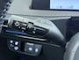 Kia EV6 Plus Advanced 77.4 kWh Leer Schuif-kanteldak Camera Adap.Cruise Warmtepomp V2L Elektr.-Stoel-Massage+Ventilatie+Verwarmd+Memory Apple Carplay Android Auto Navi Ecc Stuur+Stoelverwarming Matrix-LED Meridian-Audio PDC-a+v SOH 100% DAB Elek.Achterklep Lmv 20" Lane Assist Privacy Glas 1.600kg Trekvermogen! 1e Eigenaar Dealeronderhouden Origineel Nederlandse Auto Nieuwprijs €53.860,- snelladen tot 240 KW