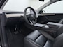 Tesla Model Y 300pk Warmtepomp LFP-Accu Leer Lmv Camera's Panoramadak Adap.Cruise Navi Ecc SOH 92% RWD Autopilot Stoel+Stuur+Achterbank Verwarming Elek.Achterklep Dodehoek detector Draadloze telefoonlader 1e Eigenaar Fabrieksgarantie op Motor en Accu tot 13-12-2030/160.000km 1.600KG-Trekvermogen