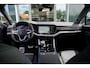 Volkswagen Touareg 3.0 TSi eHybrid 4MOTION R design |Final Edition| Panoramisch schuifdak | Trekhaak elektrisch | Adaptieve Cruise Control | Soft close portieren | Leder "Puglia" "R-logo' zwart/ blauwe stikking | 22" Lichtmetalen velgen "Estoril", zwart