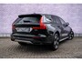 Volvo V60 Cross Country 2.0 B5 AWD Pro | Achteruitrijcamera | Parkeersensoren | Lederen Bekleding | Parkeerverwarming | Navigatie | Apple Carplay | Android Auto | Elektrische Achterklep | Keyless Entry | Stoelverwarming voor en achter