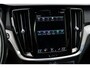Volvo V60 Cross Country 2.0 B5 AWD Pro | Achteruitrijcamera | Parkeersensoren | Lederen Bekleding | Parkeerverwarming | Navigatie | Apple Carplay | Android Auto | Elektrische Achterklep | Keyless Entry | Stoelverwarming voor en achter