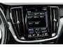 Volvo V60 Cross Country 2.0 B5 AWD Pro | Achteruitrijcamera | Parkeersensoren | Lederen Bekleding | Parkeerverwarming | Navigatie | Apple Carplay | Android Auto | Elektrische Achterklep | Keyless Entry | Stoelverwarming voor en achter