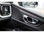 Volvo V60 Cross Country 2.0 B5 AWD Pro | Achteruitrijcamera | Parkeersensoren | Lederen Bekleding | Parkeerverwarming | Navigatie | Apple Carplay | Android Auto | Elektrische Achterklep | Keyless Entry | Stoelverwarming voor en achter