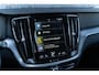 Volvo V60 2.0 B3 Momentum Advantage | Achteruitrijcamera | Parkeersensoren | Stoelverwarming | Navigatie | Apple Carplay | Android Auto | Lichtmetalen Velgen 17 inch