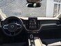 Volvo XC60 2.0 T6 Plug-in hybrid AWD Plus Dark | Facelift | Head-Up | Panoramadak | Trekhaak | 360 Camera | All-Season Banden | Google | Stoel en Stuurverwarming |