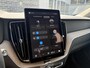 Volvo XC60 2.0 T6 Plug-in hybrid AWD Plus Dark | Facelift | Head-Up | Panoramadak | Trekhaak | 360 Camera | All-Season Banden | Google | Stoel en Stuurverwarming |