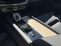 Volvo XC60 2.0 T6 Plug-in hybrid AWD Plus Dark | Facelift | Head-Up | Panoramadak | Trekhaak | 360 Camera | All-Season Banden | Google | Stoel en Stuurverwarming |