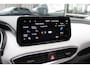 Hyundai Santa Fe 1.6 T-GDI PHEV Premium Plus Sky | Elektrisch verstelb. bestuurdersstoel met geheugen | Rondomzicht camera | Elektrisch bedienbare achterklep | Achterbank in delen neerklapbaar | Achterbank verwarmd | Achteruitrijcamera