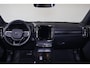 Volvo EX40 Extended Range Ultra 82 kWh - Panorama/schuifdak - IntelliSafe Assist & Surround - 360º Camera - Harman/Kardon audio - Verwarmde voorstoelen & stuur - Parkeersensoren voor & achter - Elektr. bedienb. voorstoelen met geheugen links - Draadloze tel. lader - Warmtepomp - Extra getint glas - 19' LMV