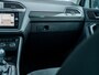 Volkswagen Tiguan 1.5 TSI ACT Highline Business R | Trekhaak | R-Line | LED Koplampen Adaptief | Navigatie | Apple Carplay | Android Auto | Adaptieve Cruise Control | Virtual Cockpit | Privacy Glas | Metallic Lak | 19'' Lichtmetalen Velgen |