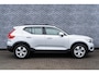 Volvo XC40 1.5 T3 | Navigatie | Trekhaak | Achteruitrijcamera | Stoelverwarming | Parkeersensoren | LED Koplampen | Climate Control | Lichtmetalen Velgen 17 inch | Volvo On Call