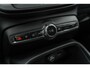 Volvo XC40 1.5 T3 | Navigatie | Trekhaak | Achteruitrijcamera | Stoelverwarming | Parkeersensoren | LED Koplampen | Climate Control | Lichtmetalen Velgen 17 inch | Volvo On Call