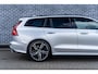 Volvo V60 2.0 T6 Twin Engine AWD R-Design | Plug-in Hybrid (PHEV) | Panoramadak | Head-Up Display | Harman Kardon Audio | Achteruitrijcamera | Stoelverwarming voor en achter | Navigatie | Keyless Entry | Lichtmetalen Velgen 19 inch