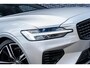Volvo V60 2.0 T6 Twin Engine AWD R-Design | Plug-in Hybrid (PHEV) | Panoramadak | Head-Up Display | Harman Kardon Audio | Achteruitrijcamera | Stoelverwarming voor en achter | Navigatie | Keyless Entry | Lichtmetalen Velgen 19 inch