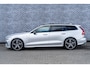 Volvo V60 2.0 T6 Twin Engine AWD R-Design | Plug-in Hybrid (PHEV) | Panoramadak | Head-Up Display | Harman Kardon Audio | Achteruitrijcamera | Stoelverwarming voor en achter | Navigatie | Keyless Entry | Lichtmetalen Velgen 19 inch
