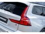 Volvo V60 2.0 T6 Twin Engine AWD R-Design | Plug-in Hybrid (PHEV) | Panoramadak | Head-Up Display | Harman Kardon Audio | Achteruitrijcamera | Stoelverwarming voor en achter | Navigatie | Keyless Entry | Lichtmetalen Velgen 19 inch
