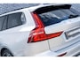 Volvo V60 2.0 T6 Twin Engine AWD R-Design | Plug-in Hybrid (PHEV) | Panoramadak | Head-Up Display | Harman Kardon Audio | Achteruitrijcamera | Stoelverwarming voor en achter | Navigatie | Keyless Entry | Lichtmetalen Velgen 19 inch
