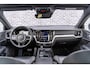 Volvo V60 2.0 T6 Twin Engine AWD R-Design | Plug-in Hybrid (PHEV) | Panoramadak | Head-Up Display | Harman Kardon Audio | Achteruitrijcamera | Stoelverwarming voor en achter | Navigatie | Keyless Entry | Lichtmetalen Velgen 19 inch