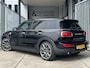 MINI Clubman Mini 1.5 Cooper Chili | AUTOMAAT | LEDER | SCHUIF/KANTELDAK | CARPLAY/ANDROID | HARMAN/KARDON | HEAD-UP DISPLAY | NAVI | CAMERA | CRUISE CONTROL | PDC V+A | CLIMATE CONTROL | LMV 18'' | STOELVERWARMING | KEYLESS | LED | BLUETOOTH
