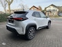 Toyota Yaris Cross 1.5 Hybrid 130 Dynamic + Comfort Pack dodehoekdetectie / stoelverwarming / stuurwielverwarming / parkeersensoren voor + achter / Navigatie / Apple Carplay / Android Auto / parkeercamera / 10 jaar Toyota garantie / rijklaarprijs incl. Toyota Pechhulppas