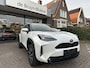 Toyota Yaris Cross 1.5 Hybrid 130 Dynamic + Comfort Pack dodehoekdetectie / stoelverwarming / stuurwielverwarming / parkeersensoren voor + achter / Navigatie / Apple Carplay / Android Auto / parkeercamera / 10 jaar Toyota garantie / rijklaarprijs incl. Toyota Pechhulppas
