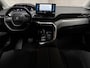 Peugeot 5008 1.2 PureTech Allure Sport 7 Persoons Automaat (APPLE CARPLAY, GROOT NAVI, LEDER, STOELVERWARMING, 360 CAMERA, SPORTSTOELEN, GETINT GLAS, TREKHAAK, ADAPTIVE CRUISE, NIEUWSTAAT)
