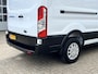 Ford E-Transit 350 L3H2 Trend 68 kWh Kastinrichting Werkplaatsinrichting Airco Cruise controle 360° Camera Navigatiesysteem Telefoonverbinding Parkeersensoren voor en achter 2-Persoons Oplaadkabels Stoelverwarming Bottinrichting