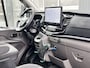 Ford E-Transit 350 L3H2 Trend 68 kWh Kastinrichting Werkplaatsinrichting Airco Cruise controle 360° Camera Navigatiesysteem Telefoonverbinding Parkeersensoren voor en achter 2-Persoons Oplaadkabels Stoelverwarming Bottinrichting