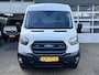 Ford E-Transit 350 L3H2 Trend 68 kWh Kastinrichting Werkplaatsinrichting Airco Cruise controle 360° Camera Navigatiesysteem Telefoonverbinding Parkeersensoren voor en achter 2-Persoons Oplaadkabels Stoelverwarming Bottinrichting