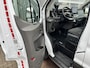 Ford E-Transit 350 L3H2 Trend 68 kWh Kastinrichting Werkplaatsinrichting Airco Cruise controle 360° Camera Navigatiesysteem Telefoonverbinding Parkeersensoren voor en achter 2-Persoons Oplaadkabels Stoelverwarming Bottinrichting