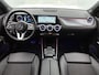 Mercedes-Benz EQA 250 Business Solution Luxury 67 kWh Ledkoplampen | Parkeerpakket met achteruitrijcamera | Stoelverwarming | Sfeerverlichting | Dodehoekassist. Inclusief 24 maanden MB Certified garantie voor Europa.