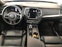 Volvo XC90 2.0 T8 Recharge AWD Ultimate Dark | Plug-in Hybrid (PHEV) | 360 Graden Camera | Lichtmetalen Velgen 22 inch | Trekhaak | Nappaleder | Sportstoelen | Panoramadak | Head-up Display | Keyless Entry | Elektrische Achterklep | Harman Kardon Audio