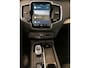 Volvo XC90 2.0 T8 Recharge AWD Ultimate Dark | Plug-in Hybrid (PHEV) | 360 Graden Camera | Lichtmetalen Velgen 22 inch | Trekhaak | Nappaleder | Sportstoelen | Panoramadak | Head-up Display | Keyless Entry | Elektrische Achterklep | Harman Kardon Audio
