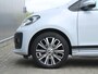 Volkswagen Up! 1.0 BMT high up! | Panorama dak | Achteruitrijcamera | Stoelverwarming | Climate control | NAP!